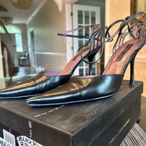Steven Madden Black Leather Stilettos with Ankle Straps and Pointed Toes Size 10 - Picture 5 of 7